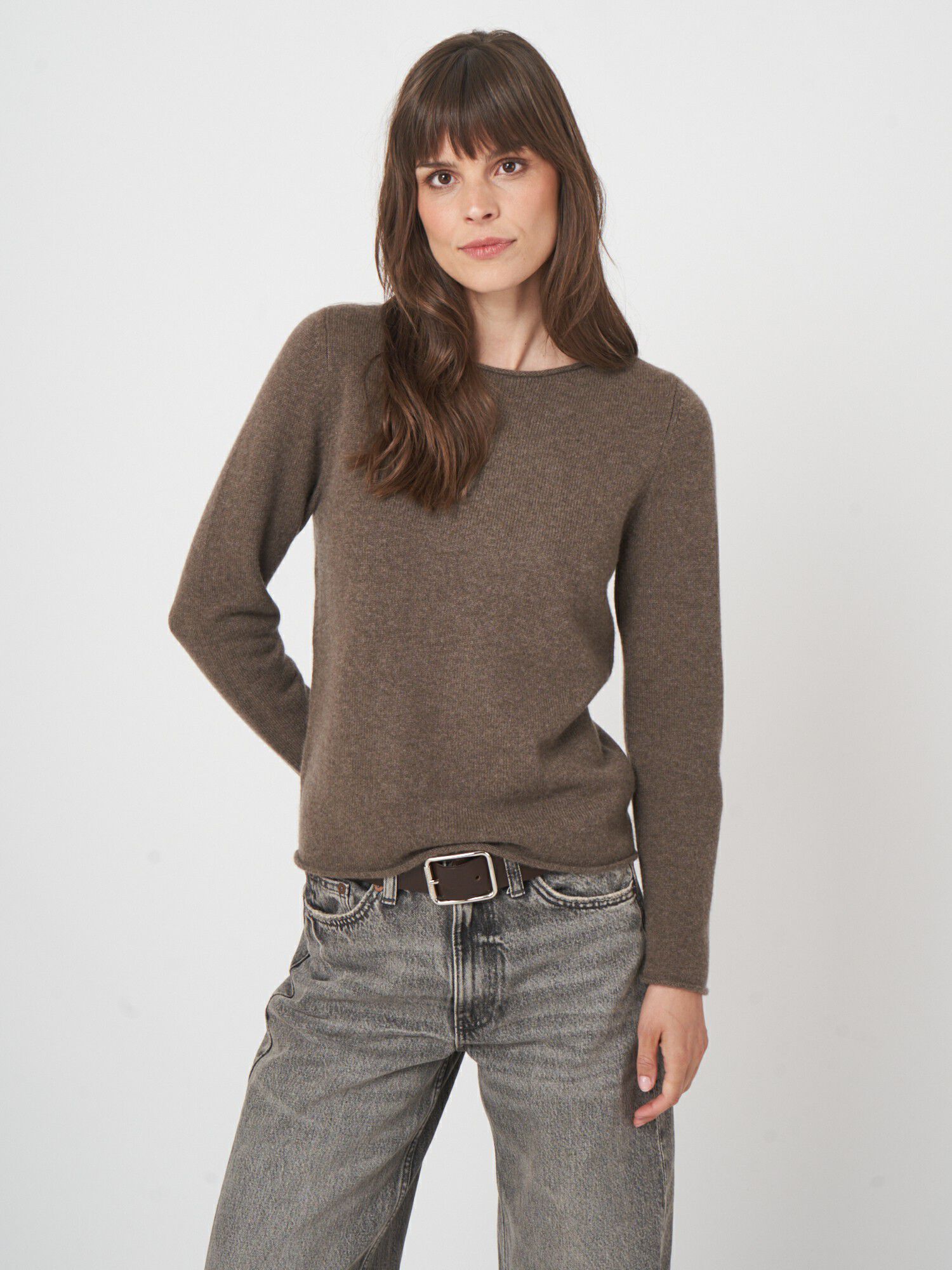 Mittelschwerer Basic-Kaschmir-Boot-Ausschnitt-Pullover von REPEAT cashmere