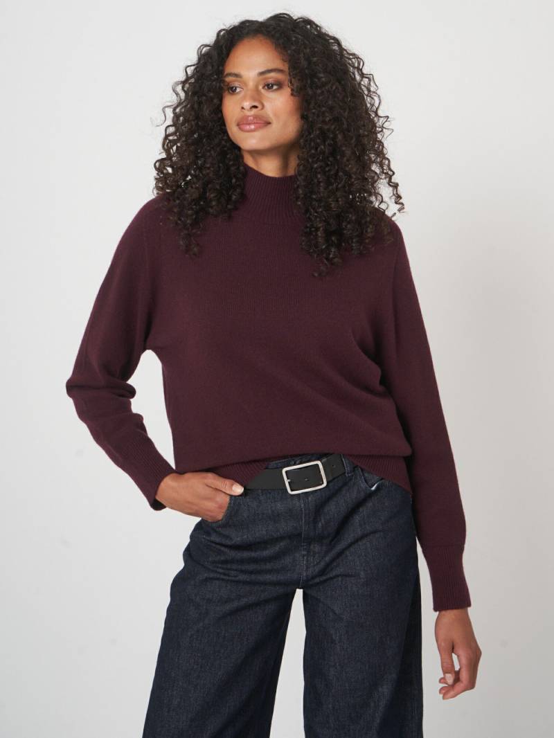 Nahtloser Kaschmirpullover mit Stehkragen von REPEAT cashmere