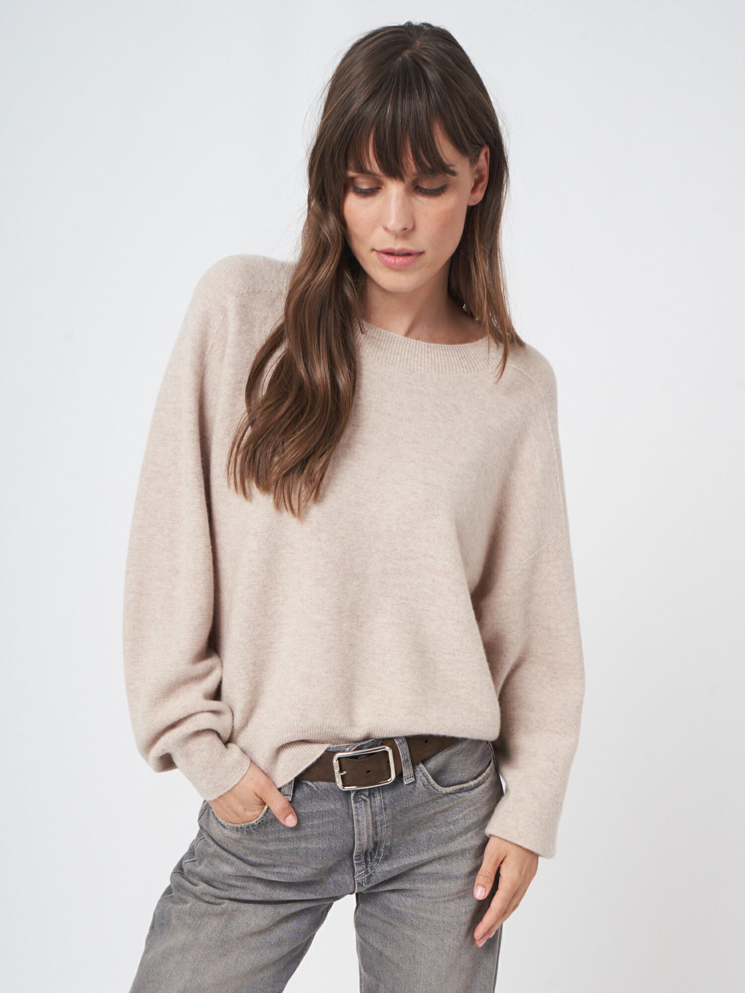 Nahtloser gestrickter Rundhals-Pullover aus Bio-Kaschmir von REPEAT cashmere