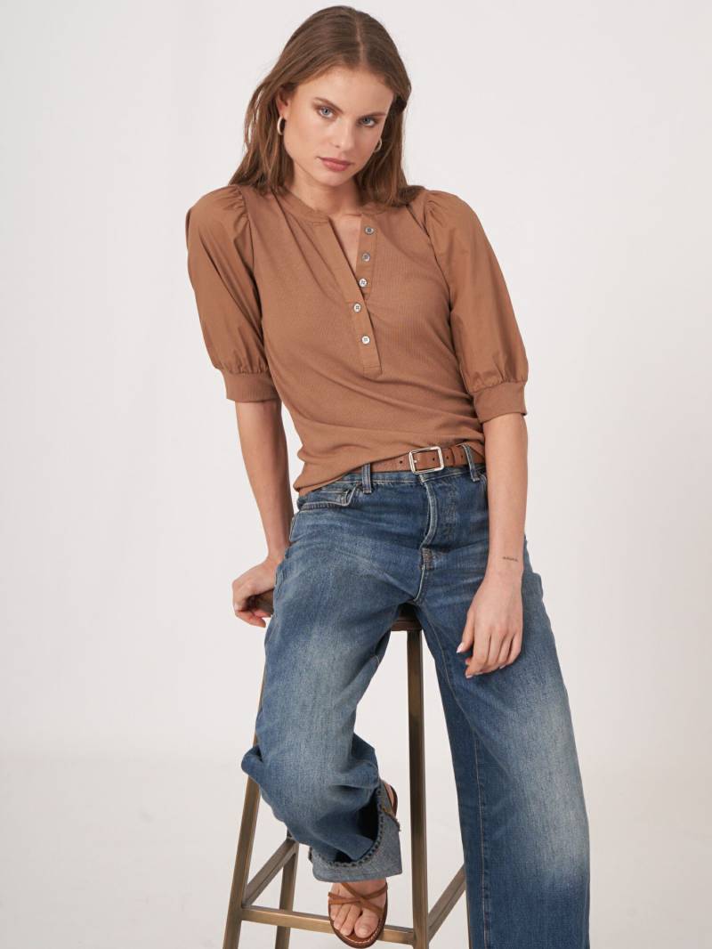 Oberteil mit Henley-Ausschnitt mit kurzen Puffärmeln von REPEAT cashmere