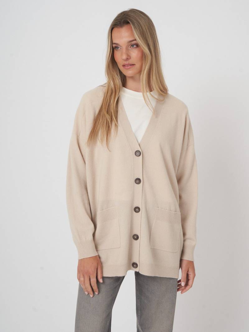 Oversized Feinstrick-Cardigan mit V-Ausschnitt von REPEAT cashmere