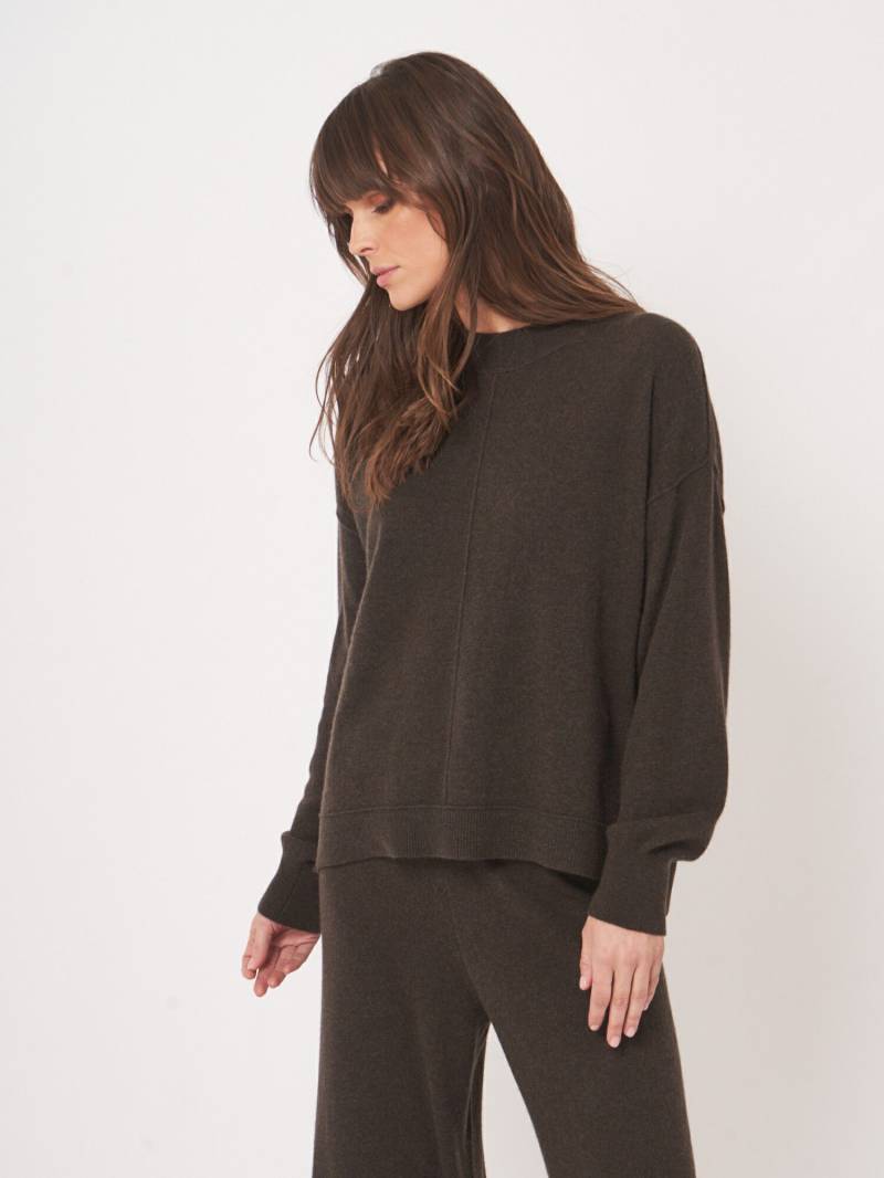 Oversized-Kaschmirpullover mit Stehkragen von REPEAT cashmere