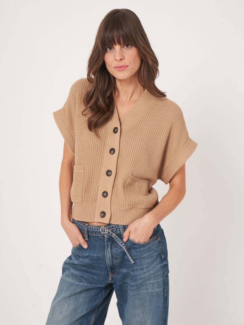 Oversized ärmellose texturierte Strickjacke mit Taschen von REPEAT cashmere