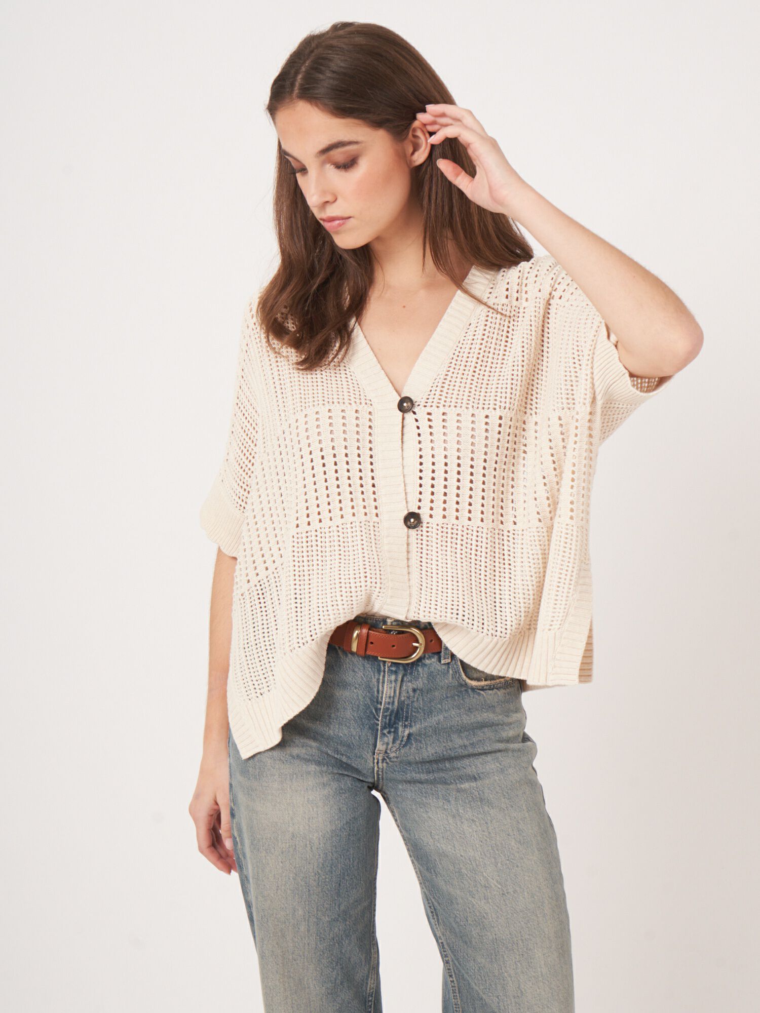 Poncho-Strickjacke mit Lochmuster von REPEAT cashmere