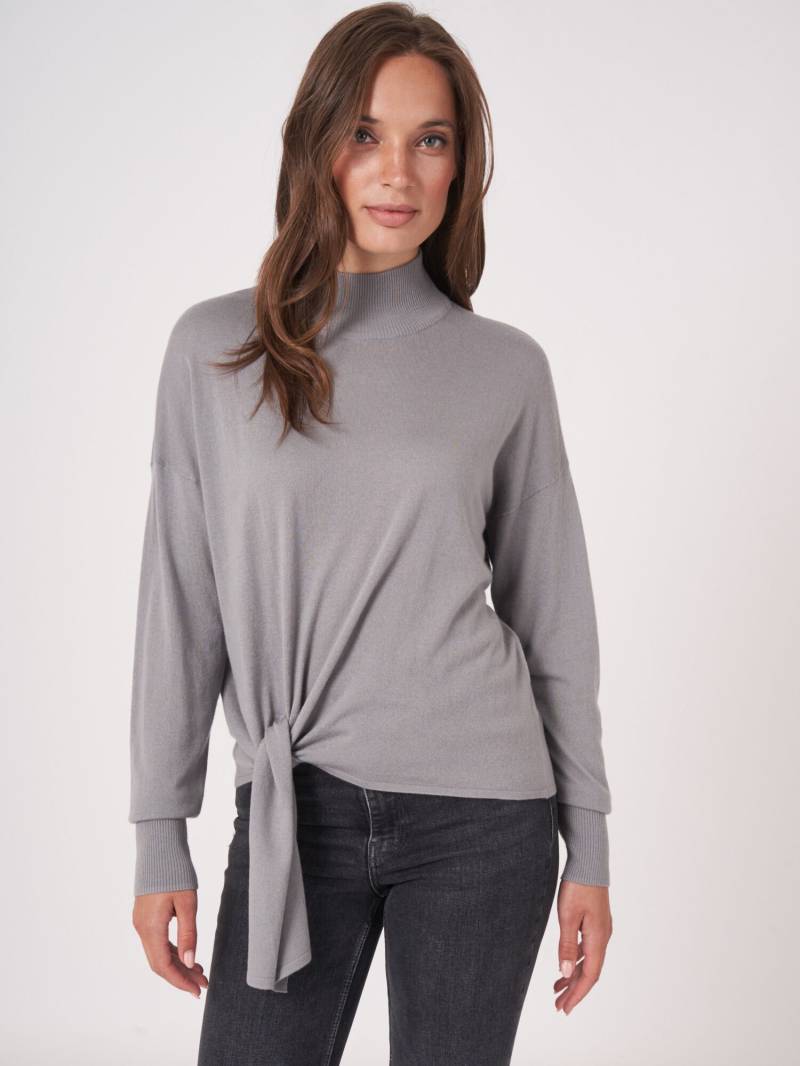 Pullover aus Kaschmir-Mischung mit Bindeband am Saum von REPEAT cashmere