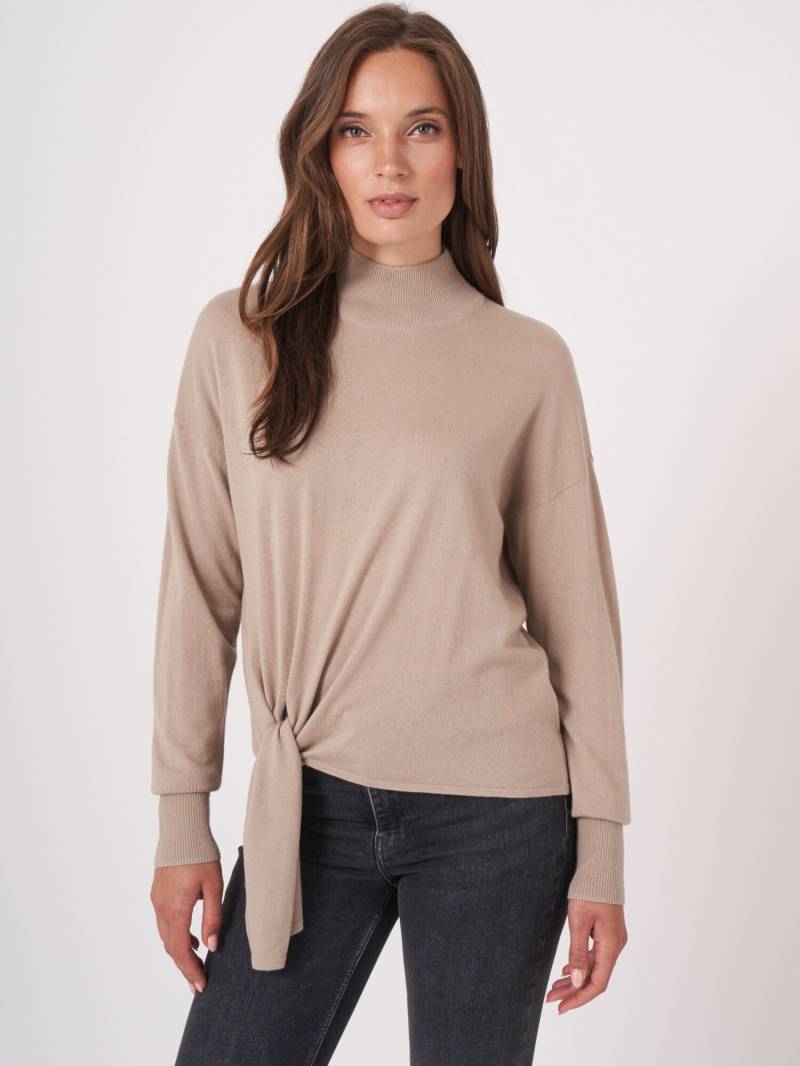 Pullover aus Kaschmir-Mischung mit Bindeband am Saum von REPEAT cashmere