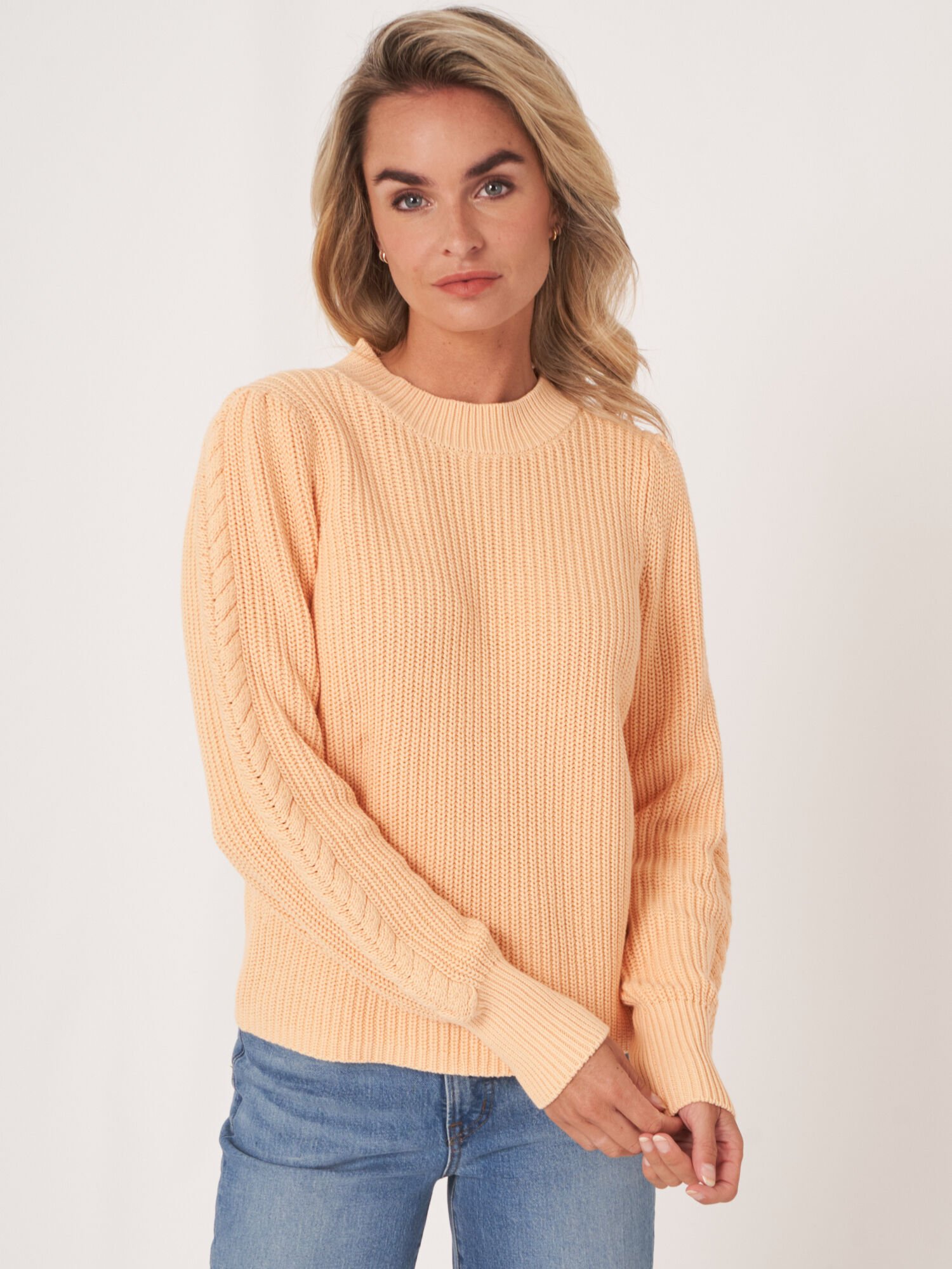 Rippenstrickpullover mit überschnittenen Schultern von REPEAT cashmere