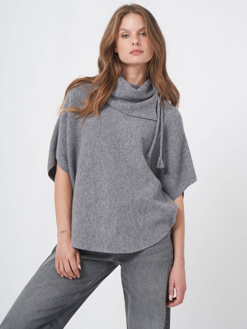 Rippstrick-Poncho mit weitem Rollkragen von REPEAT cashmere