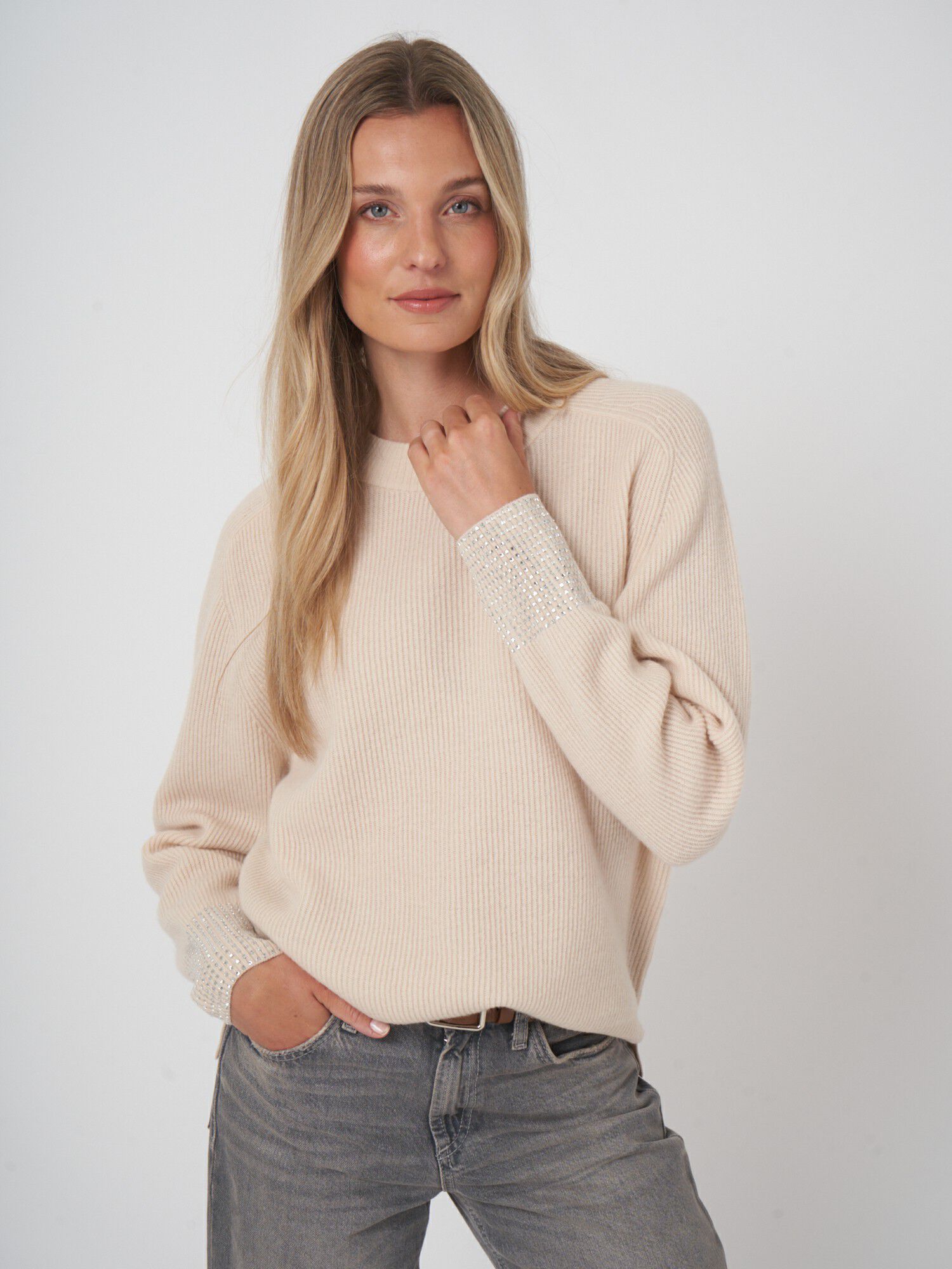 Rippstrickpullover mit Strassbündchen von REPEAT cashmere
