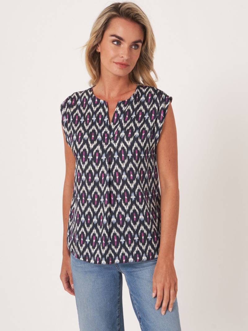 Seidentop mit Ikat-Print von REPEAT cashmere