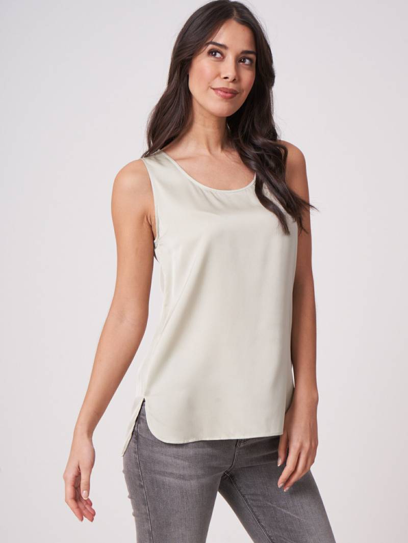 Seidentop mit Rundhalsausschnitt von REPEAT cashmere