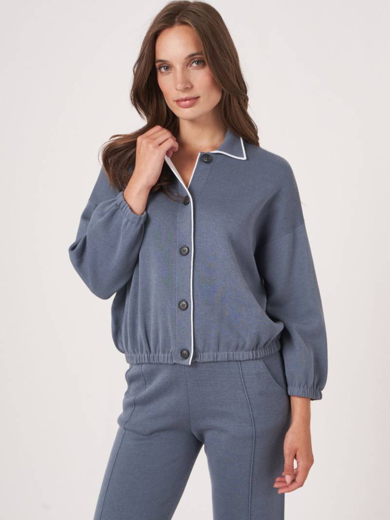 Strickjacke mit Hemdkragen und kontrastierendem Saum von REPEAT cashmere