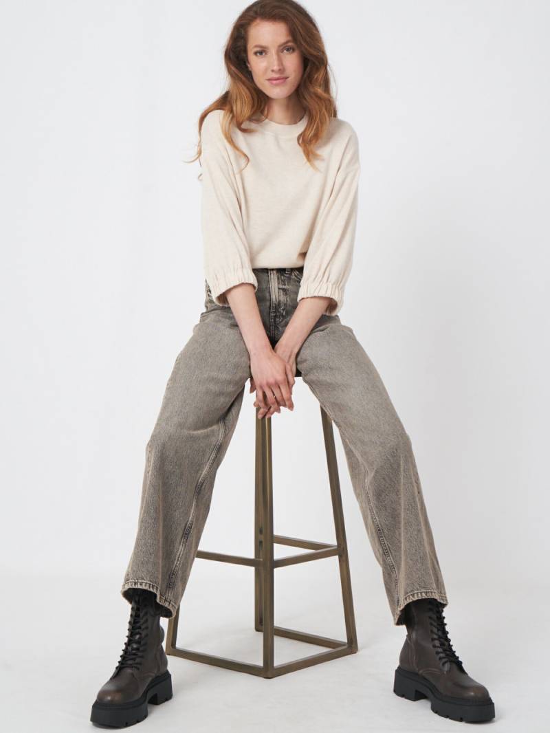 Superfein gestrickter Kaschmir-Mix-Pullover mit übergroßen Ärmeln von REPEAT cashmere