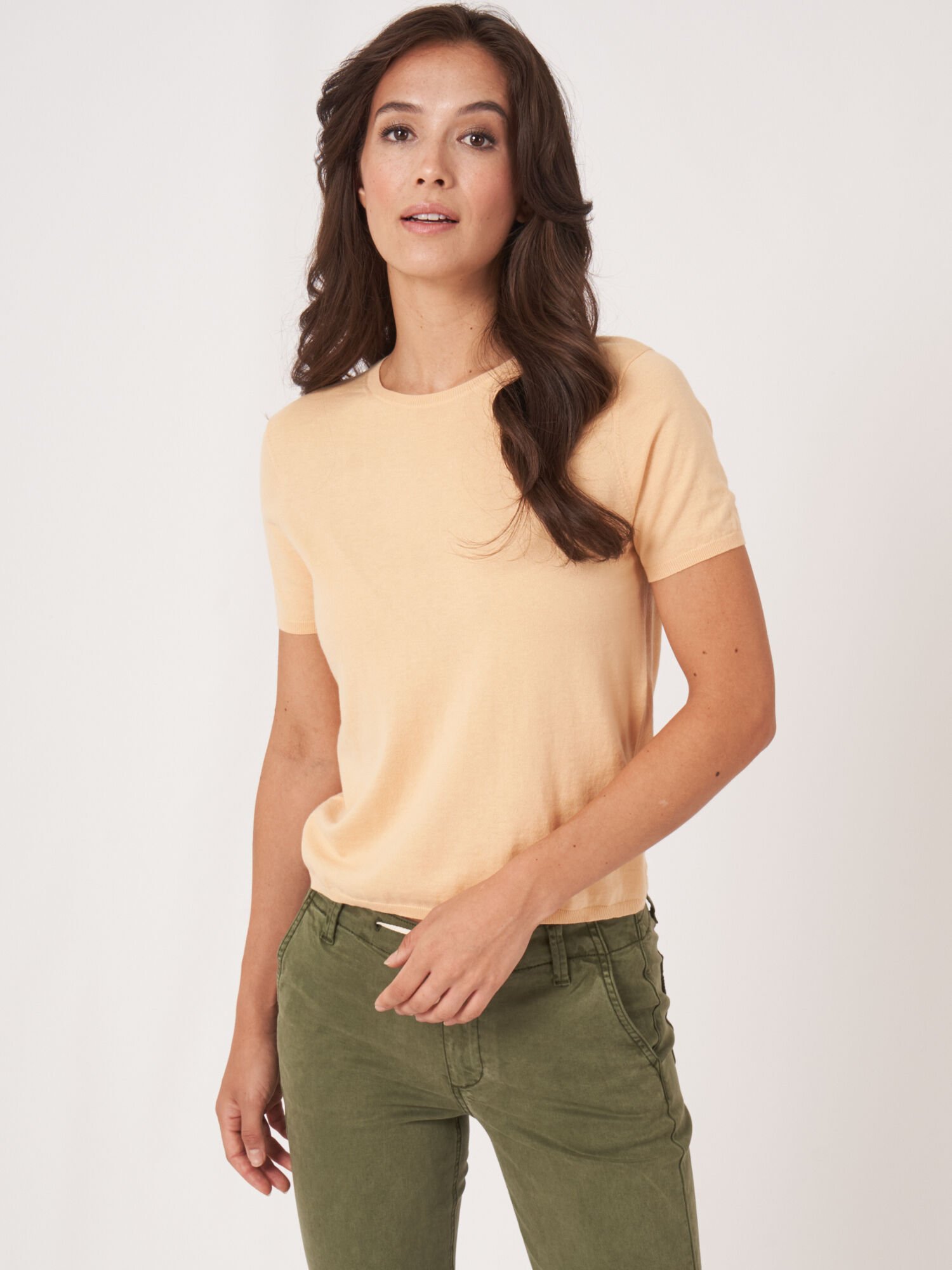 Superfein gestricktes T-Shirt aus Kaschmir-Seide-Mischung von REPEAT cashmere