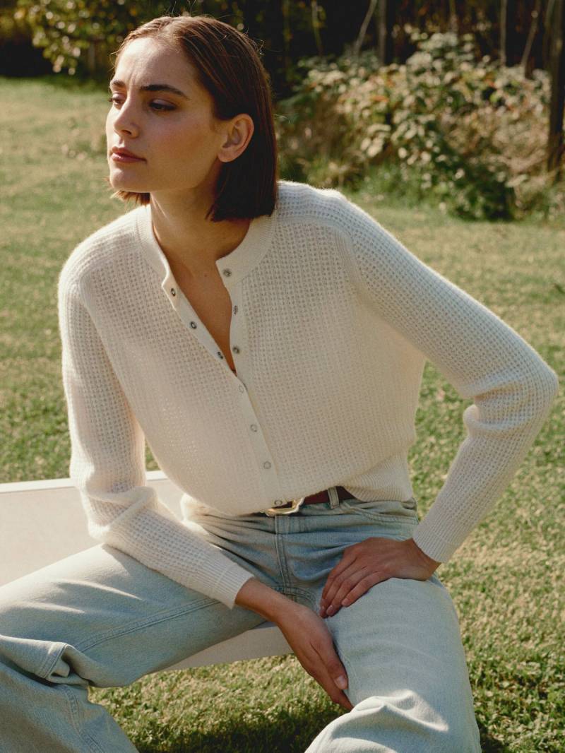 Texturierte Kaschmir-Strickjacke mit Druckknöpfen von REPEAT cashmere