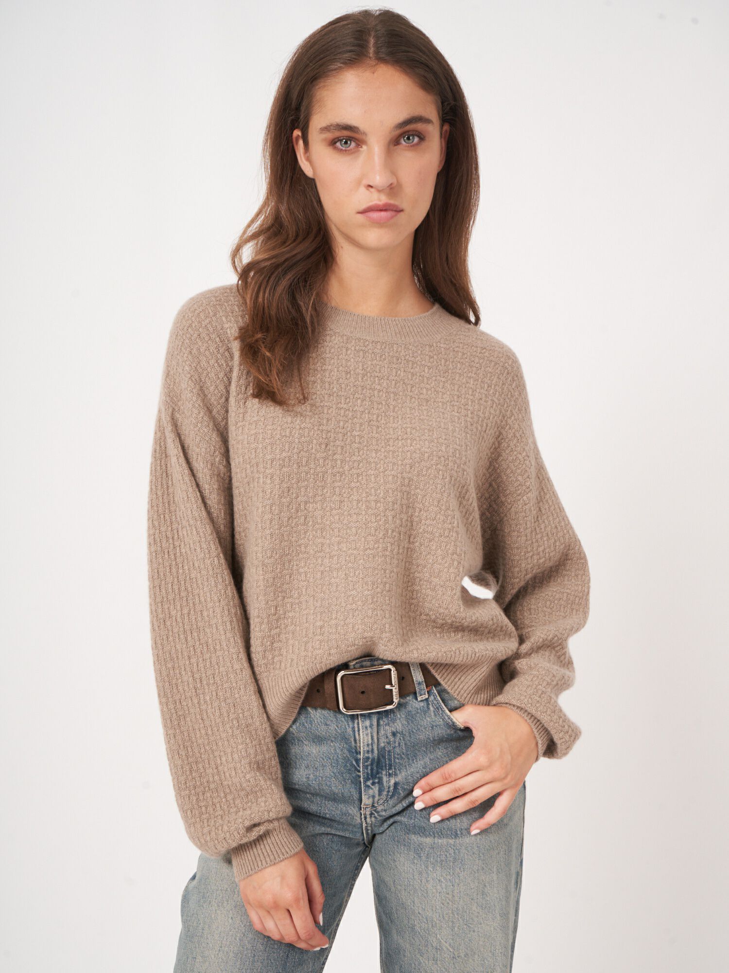 Texturierter Rundhals-Kaschmirpullover mit weiten Ärmeln von REPEAT cashmere