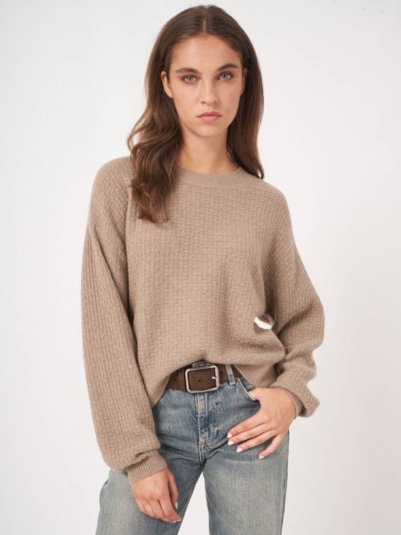 Texturierter Rundhals-Kaschmirpullover mit weiten Ärmeln von REPEAT cashmere