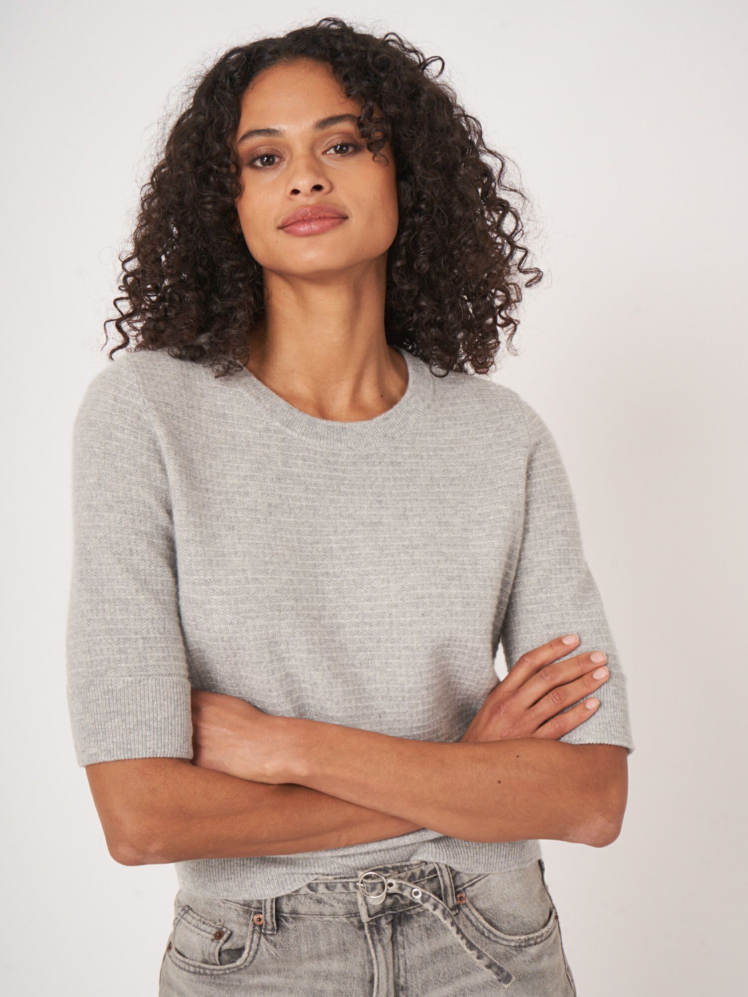 Texturiertes Kurzarm-Kaschmir-Pullover mit Lurex von REPEAT cashmere