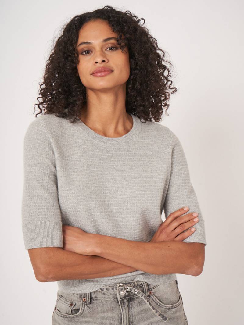 Texturiertes Kurzarm-Kaschmir-Pullover mit Lurex von REPEAT cashmere