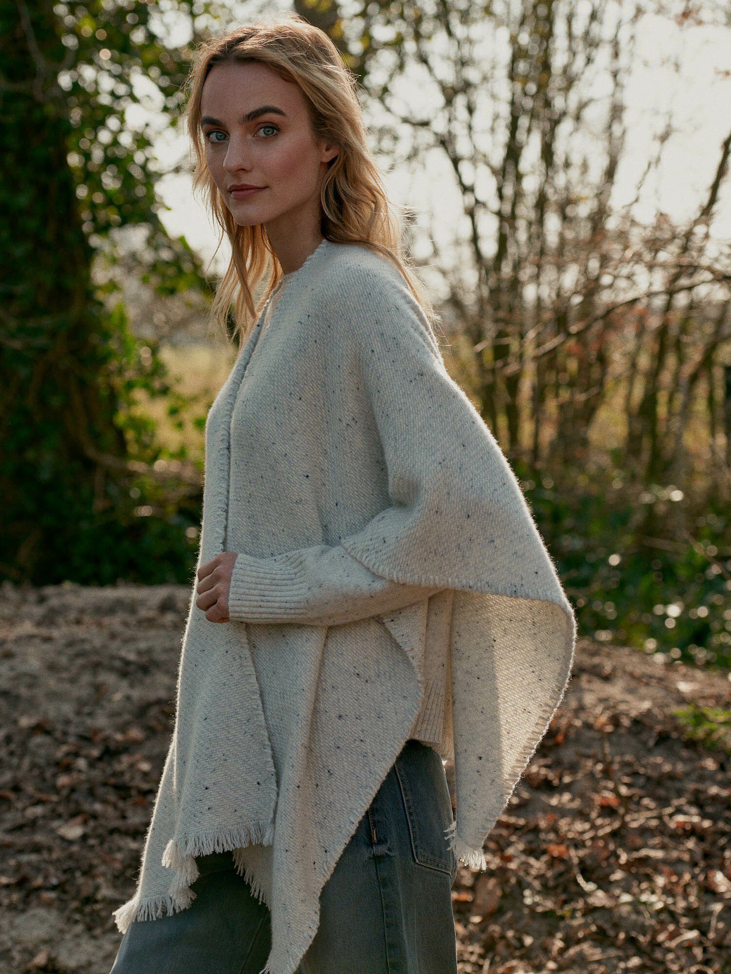 Tweed-Cashmere-Poncho mit Fransen von REPEAT cashmere