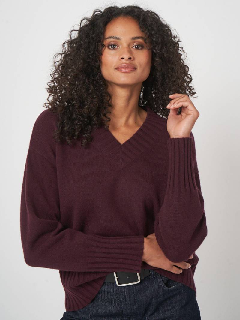 Weicher Bio-Kaschmirpullover mit V-Ausschnitt von REPEAT cashmere
