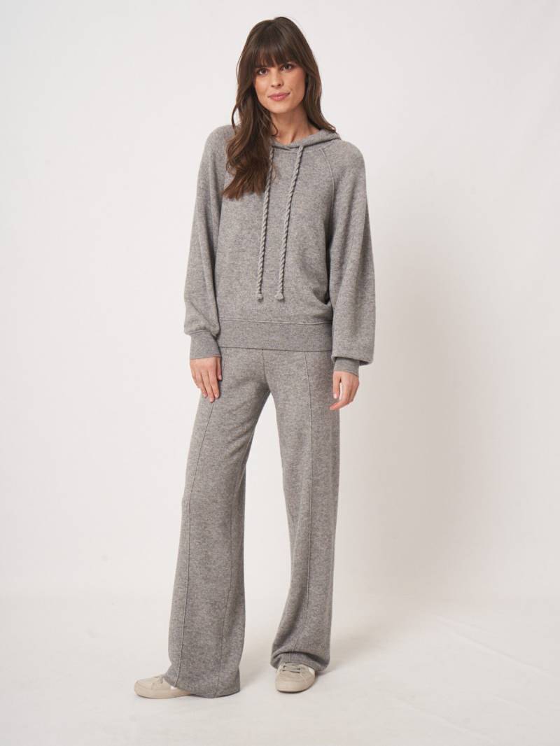 Weite Loungehose aus Terry-Strick von REPEAT cashmere