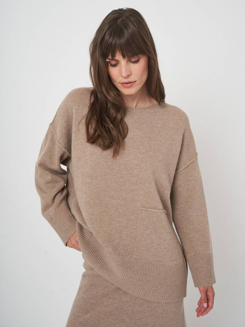 Weiter Lammwollpullover mit Tasche - REPEAT Cashmere von REPEAT cashmere