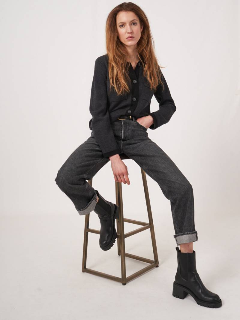 Zweifarbiger Merinowoll-Strickjacke mit Polo-Hals und Brusttaschen von REPEAT cashmere