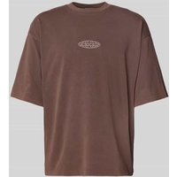 REVIEW Oversized T-Shirt mit Label-Stitching in Dunkelbraun, Größe XXL von REVIEW