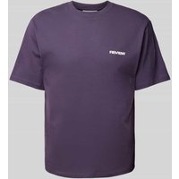 REVIEW T-Shirt mit Label-Print in Aubergine, Größe XXL von REVIEW