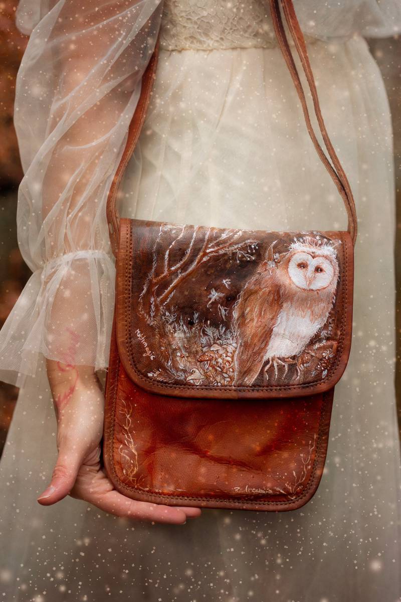 Auf Wunsch Handbemalte Braune Leder Umhängetasche Von Gusti von REdreamworks