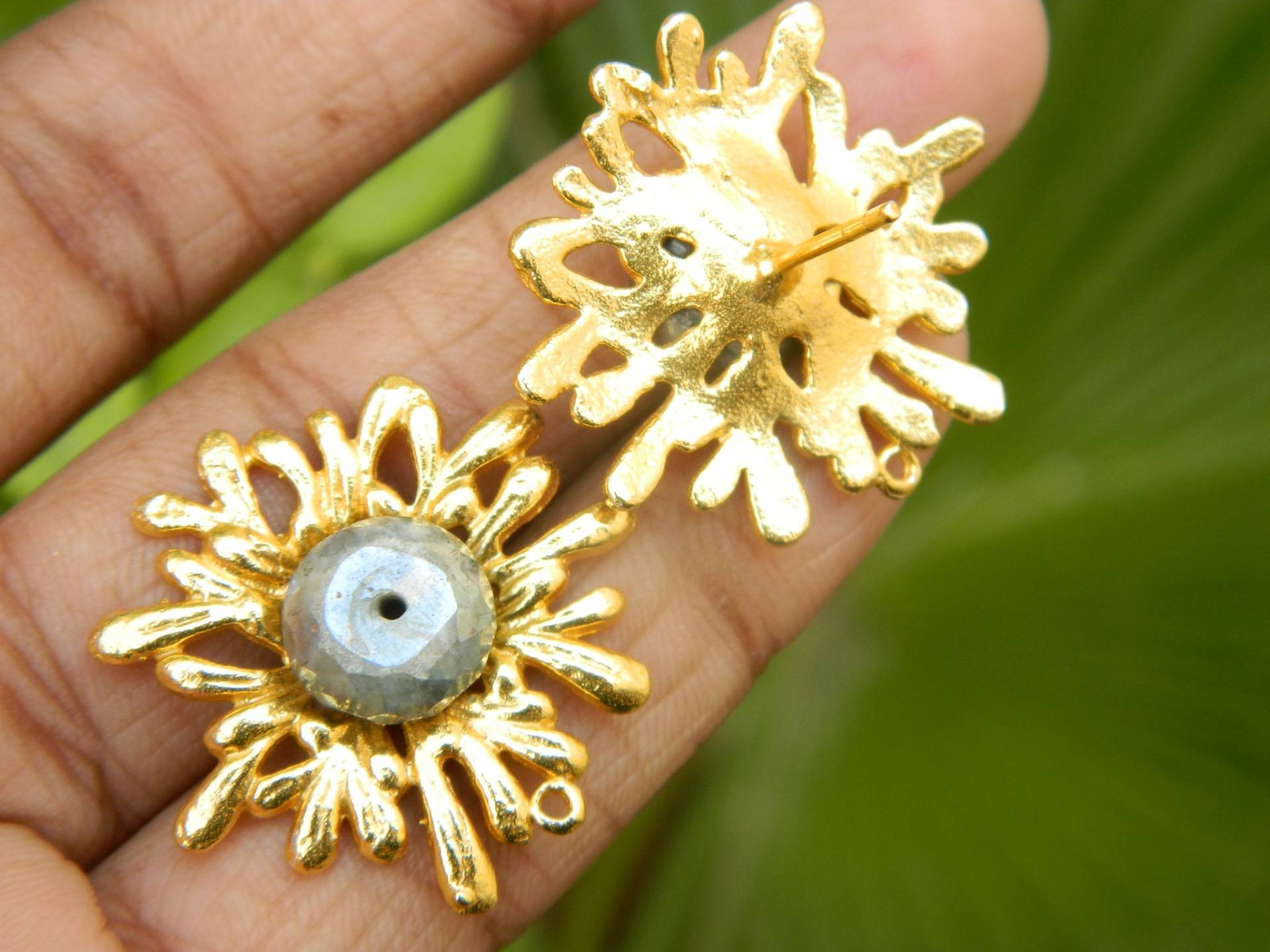 Blumen-Thema-Vergoldeter Messingbolzen-Ohrpfosten Mit Multi-Edelstein-Ohr-Bestandteil-Bolzenstecker Diy Schmuckzubehör Herstellungszubehör von RFGemsNjewels