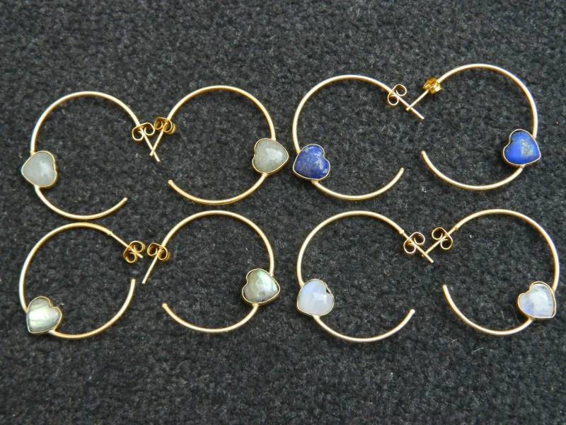 Hoop Ohrring Labradorit Chalcedon Mondstein & Lapis Herzform Für Frauen Edelstein Vergoldeter Messing von RFGemsNjewels