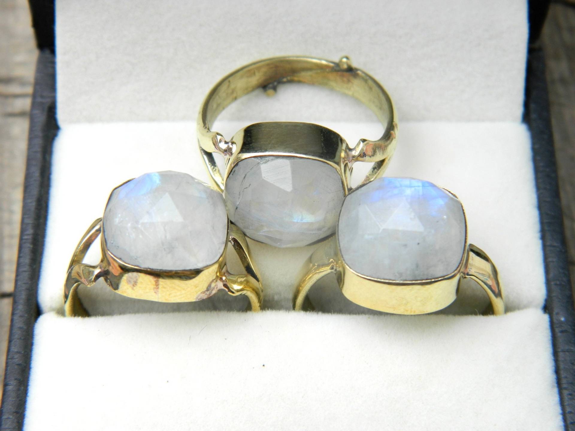 Natürlicher Weißer Regenbogen Mondstein Facettiert Kissen Form Stein Verstellbarer Messing Ring Mode Moderner Ehering Schönes Geschenk Für von RFGemsNjewels