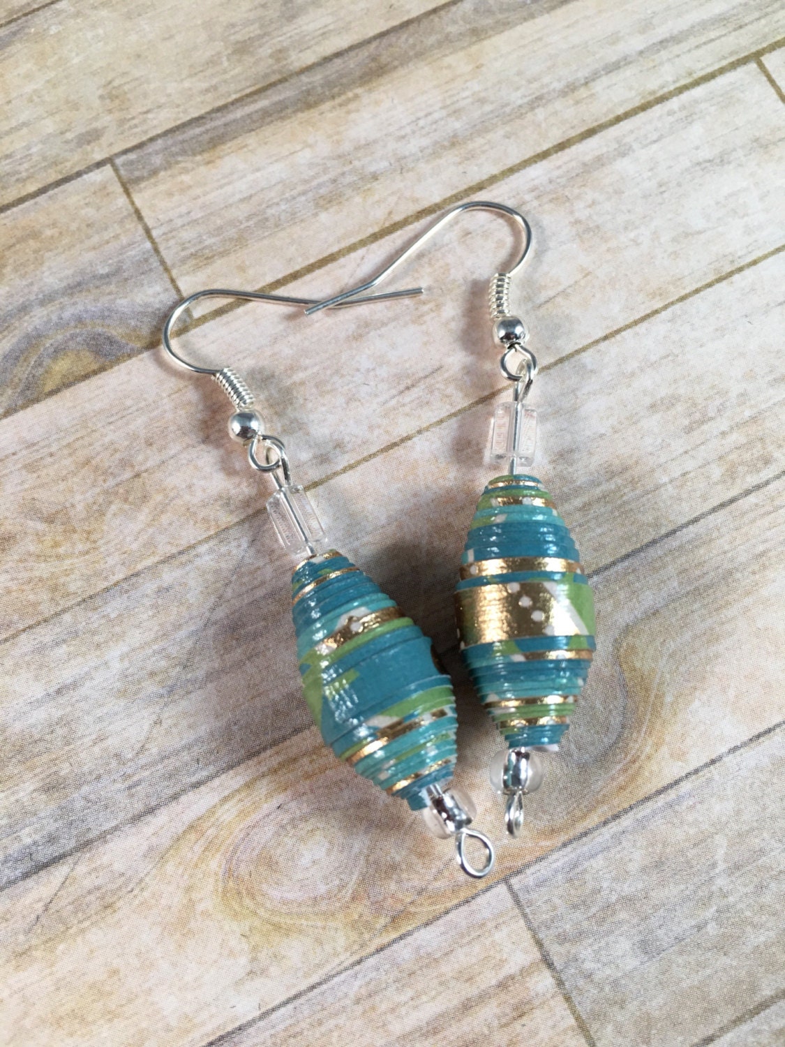 Kleine Petrol/Gold Papier Perle Ohrringe von RFMCraftandDesign