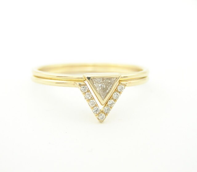 Dreieck Diamant Ring & V Band Pave von RFgoldiamonds