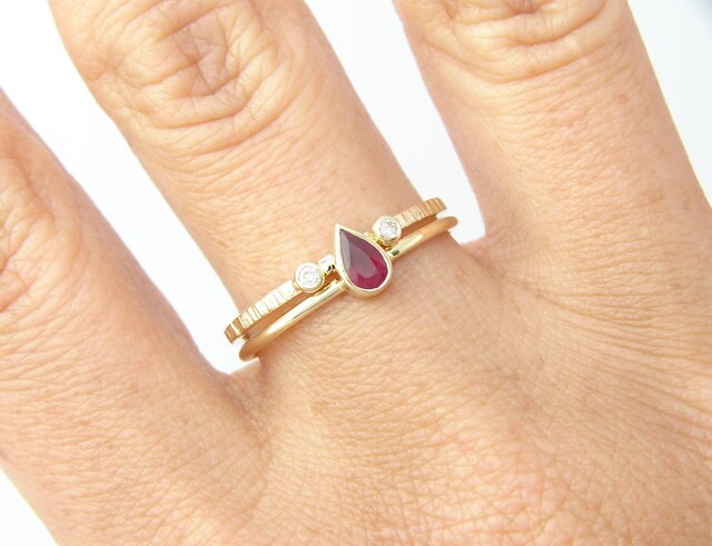 Rubin & Diamant Ring Set, 14K Gold Handgemachter von RFgoldiamonds