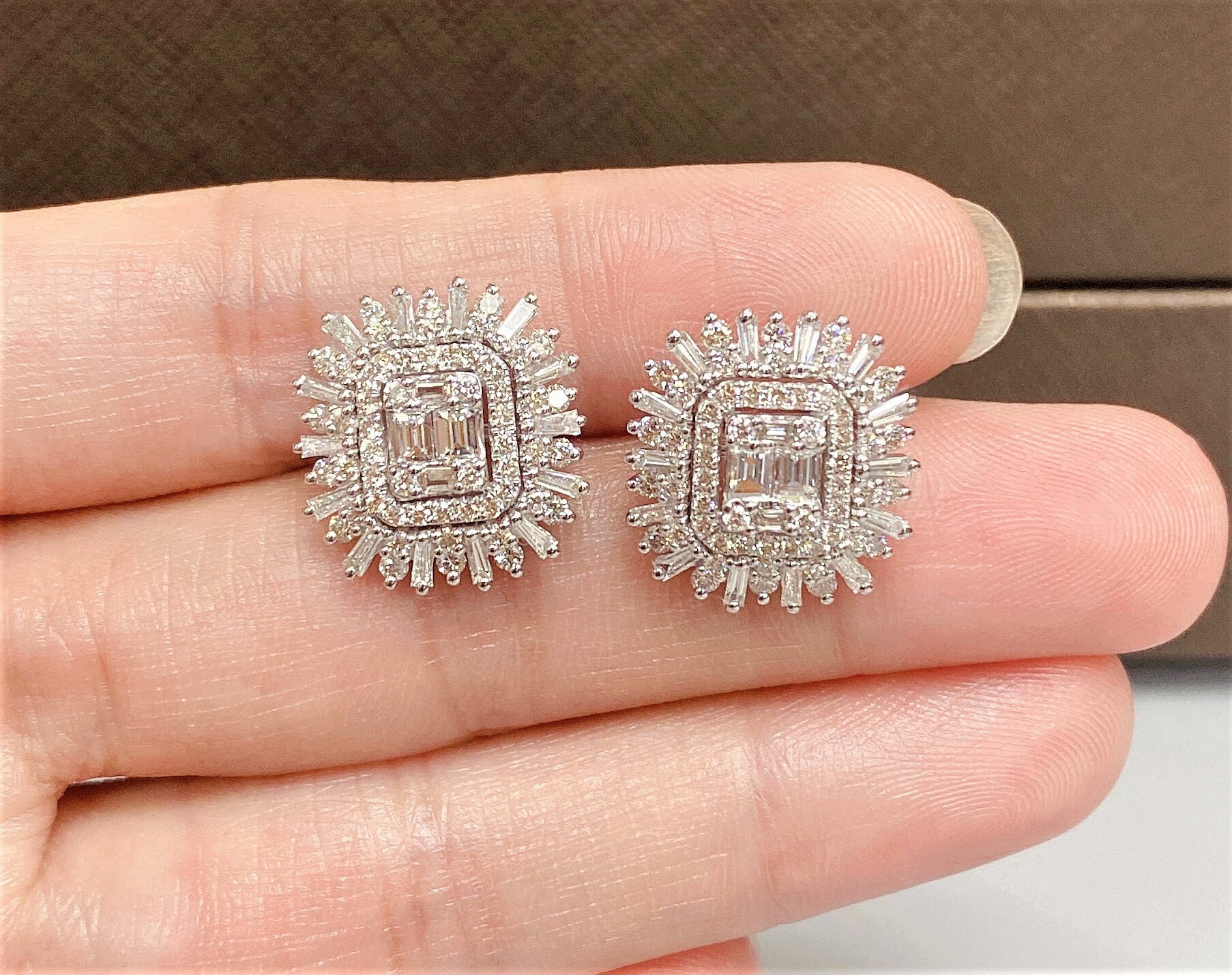 50% Off Notfallabfertigung Beste Angebote Akzeptieren Nwt 9, 999 Seltene 18Kt Gold Ausgefallene Wunderschöne Große Diamant Burst Ohrstecker von RGalleriesJewels