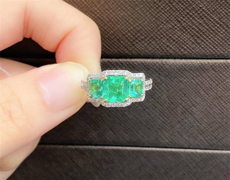 50% Rabatt Auf Sonderauflösung Akzeptieren Von Besten Angeboten Neu Mit Etikett 9.959 Seltener 18Kt Gold Großer 2.50Ct Smaragd Diamant Ring von RGalleriesJewels