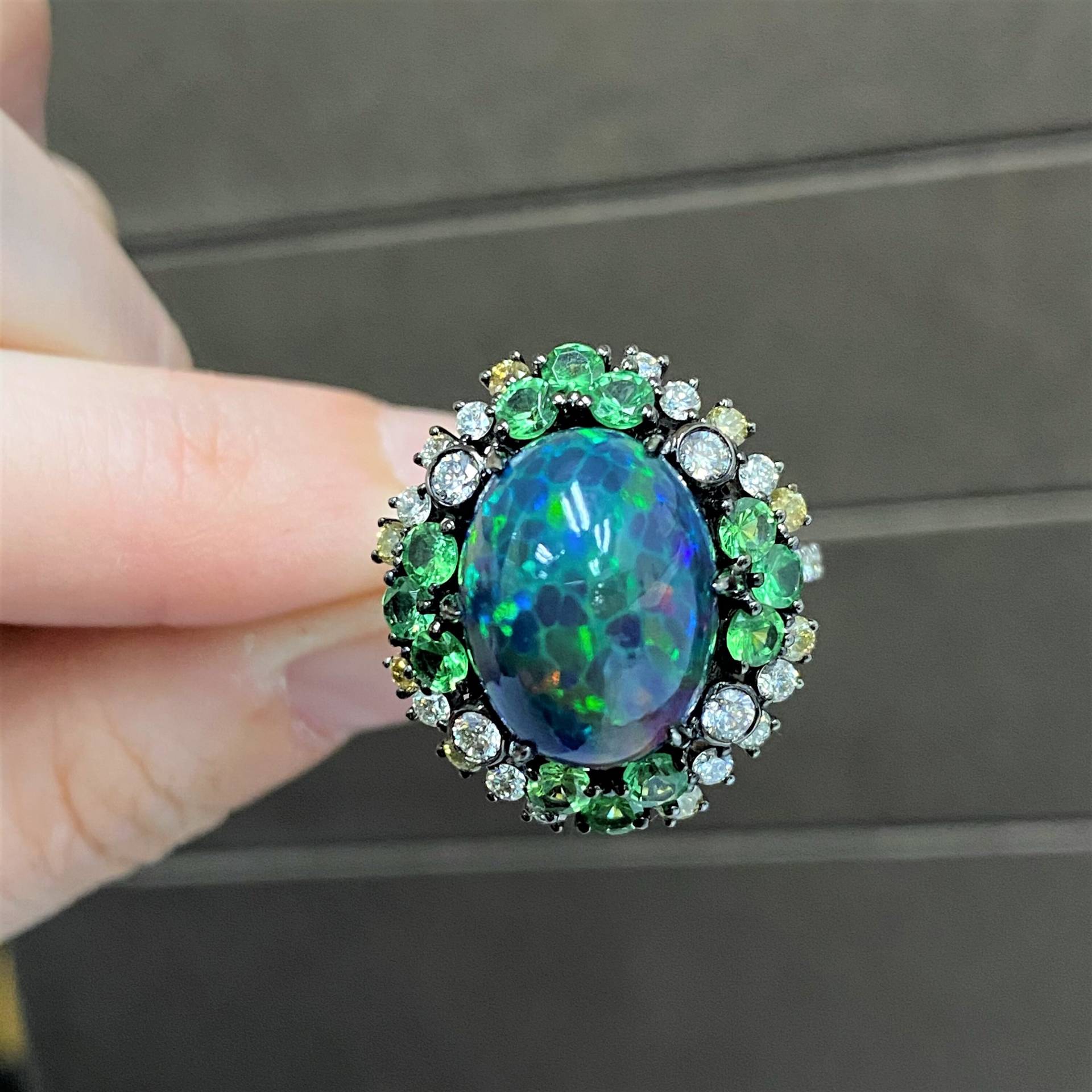 50% Rabatt Auf Liquidationsabwicklung Beste Angebote Akzeptieren Nwt 6, 959 18Kt Gold Wunderschöner Schwarzer Opal Tsavorit Und Diamant Ring von RGalleriesJewels