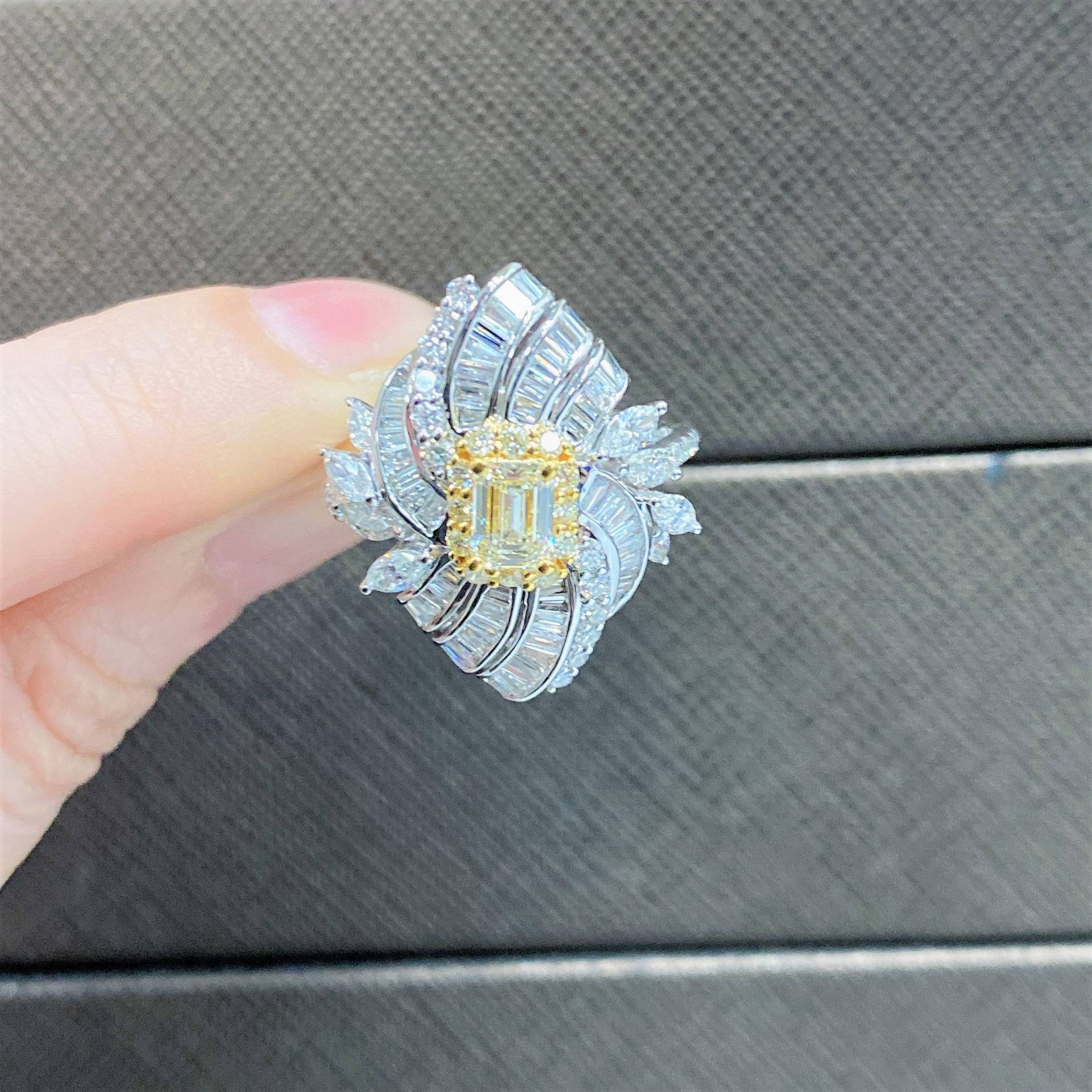 50% Rabatt Sonderauflösung Beste Angebote Akzeptieren Nwt 9, 999 Seltener 18Kt Gold Wunderschöner Fancy Deco Stil Gelber Diamant Ring von RGalleriesJewels