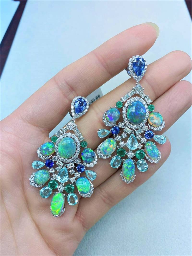 60% Sale Restposten Seltene Neu Mit Etikett 72.500 Wunderschöne 18Kt Gold Glitzernde Schwarze Opal Paraiba Smaragd Saphir Diamant Ohrringe von RGalleriesJewels