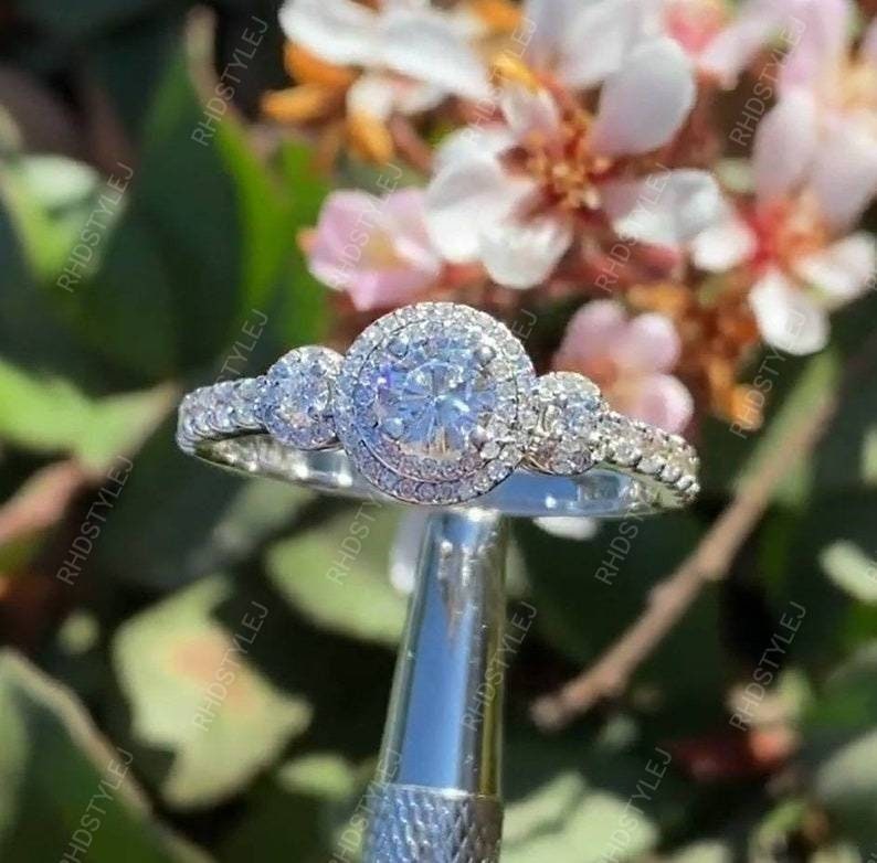 3 Stein Moissanite Verlobungsring, Art Deco Ringe Für Frauen Einzigartige Halo Ehering, 925Er Silber Versprechensring Sie von RHDSTYLEJ