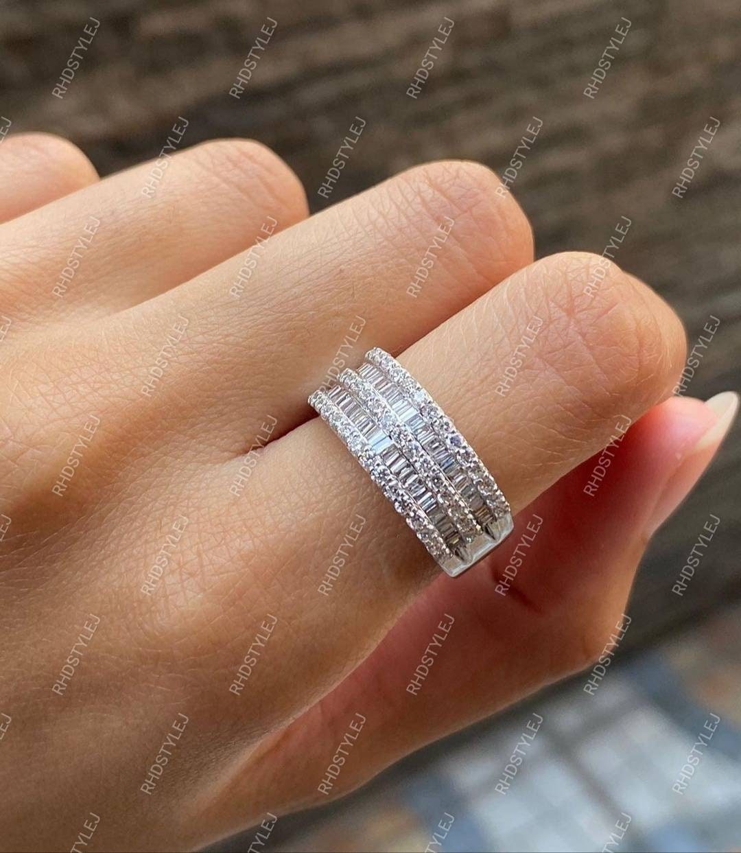 Baguette Diamant Breiter Ehering, Moissanit Halb Eternity Ring, 5 Reihige Channel Set Band, Einzigartige Jubiläumsbänder Frauen, Silber Dickes Band von RHDSTYLEJ