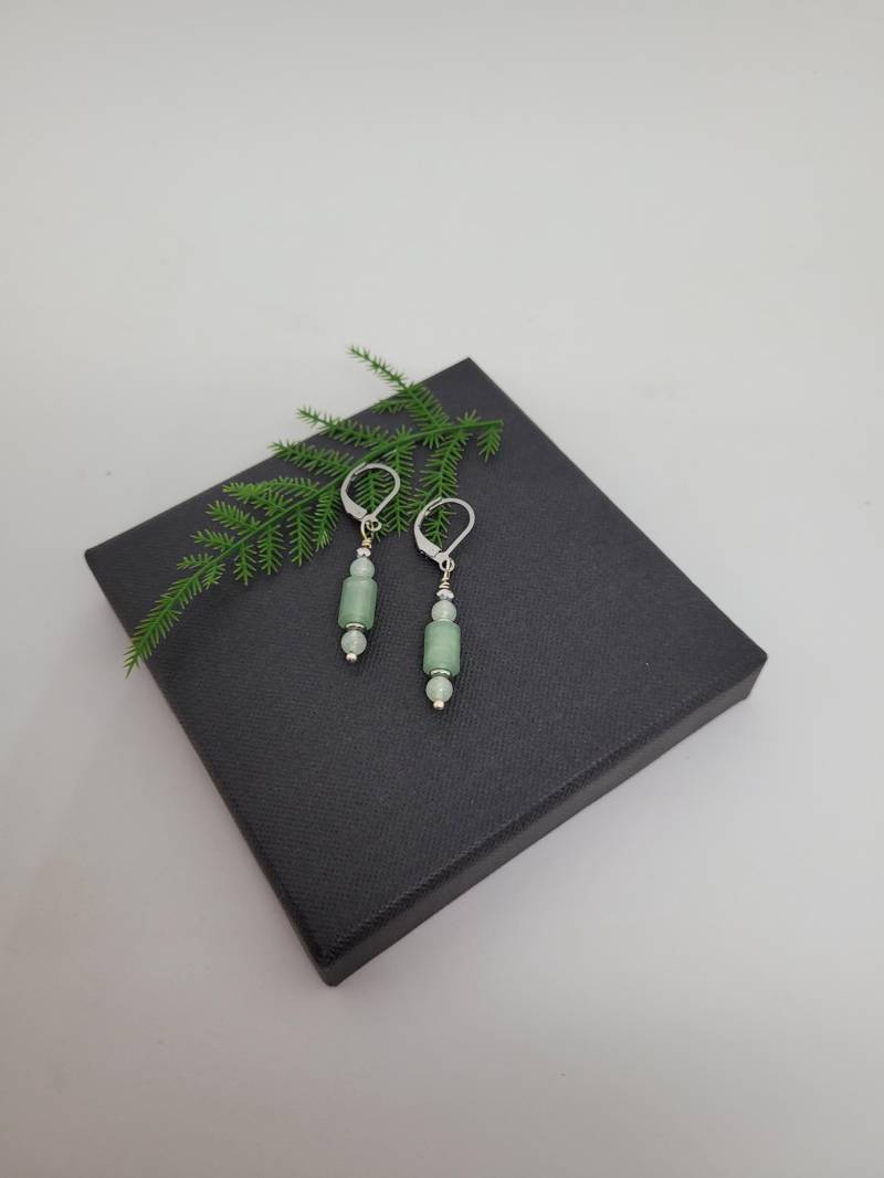 Grüner Aventurin Ohrringe Joty Filigran Elegant Zeitlos Freizeit Alltag Event Für Sie Geschenkidee Geburtstag 4You Weihnachten Gratisvers Grüner Aventurin Ohrringe Joty Filigran Elegant Zeitlos Freizeit Alltag Event Für Sie Geschenkidee Geburtstag 4You Weihnachten Gratisvers von RHEINSTONE
