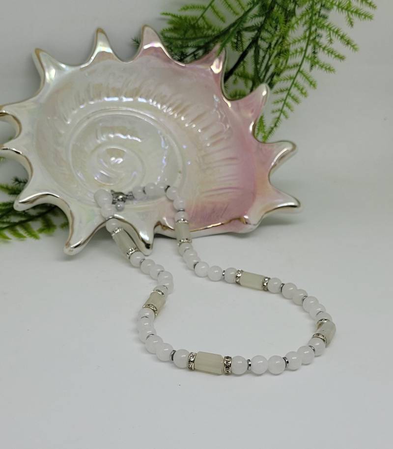Weiße Jadekette Stella Mit Mondstein Zeitlos Elegant Chic Ideal Für Alltag Freizeit Geschenkidee Geburtstag 4You Sie Gratis Versand von RHEINSTONE