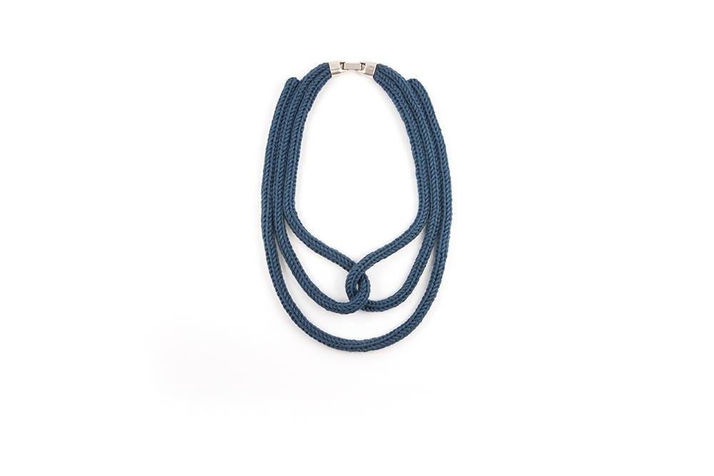 Oly Gestrickte Kette/Dunkelblau Oly Gestrickte Kette/Dunkelblau von RHIZOMstudio