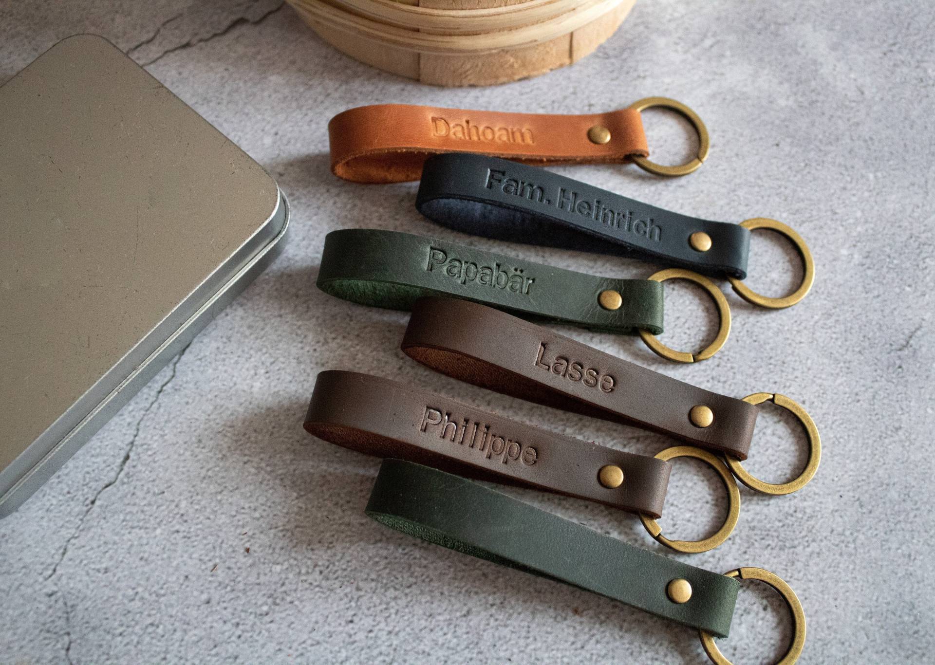Schlüsselanhänger Mit Gravur Aus Leder Vintage Style Personalisiert, Geschenkidee Für Damen Und Herren 100% Handmade von RIBBALManufaktur