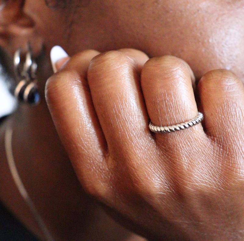 Croissant Stapelring - Recyceltes Sterlingsilber | Handgemachte Ringe Minimalistisch Stapelbar von RICHMOREZOE