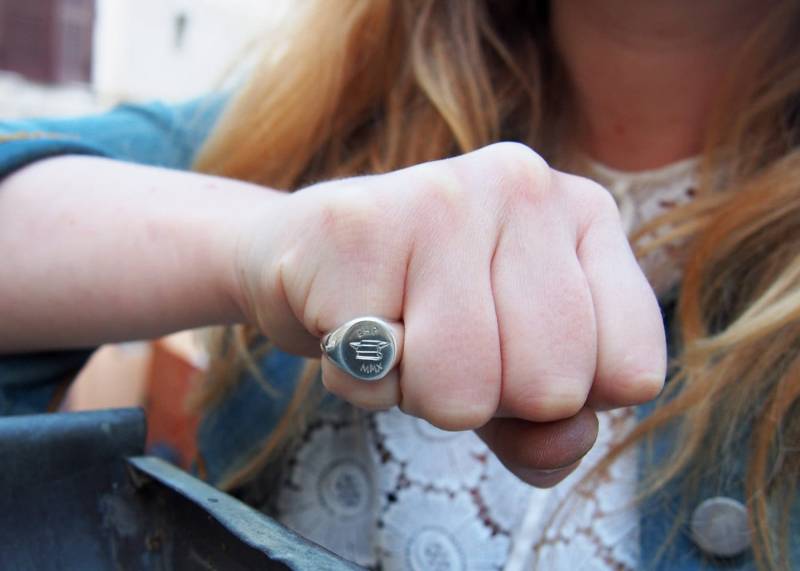 Spring 2010, Risd Ehp Reserviert Class Ring, Handgemacht Und Graviert, Amboss Design, Sterlingsilber von RIGGSJEWELRY